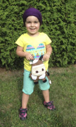 Alexandrine avec son bébé vache "tout tout bio"